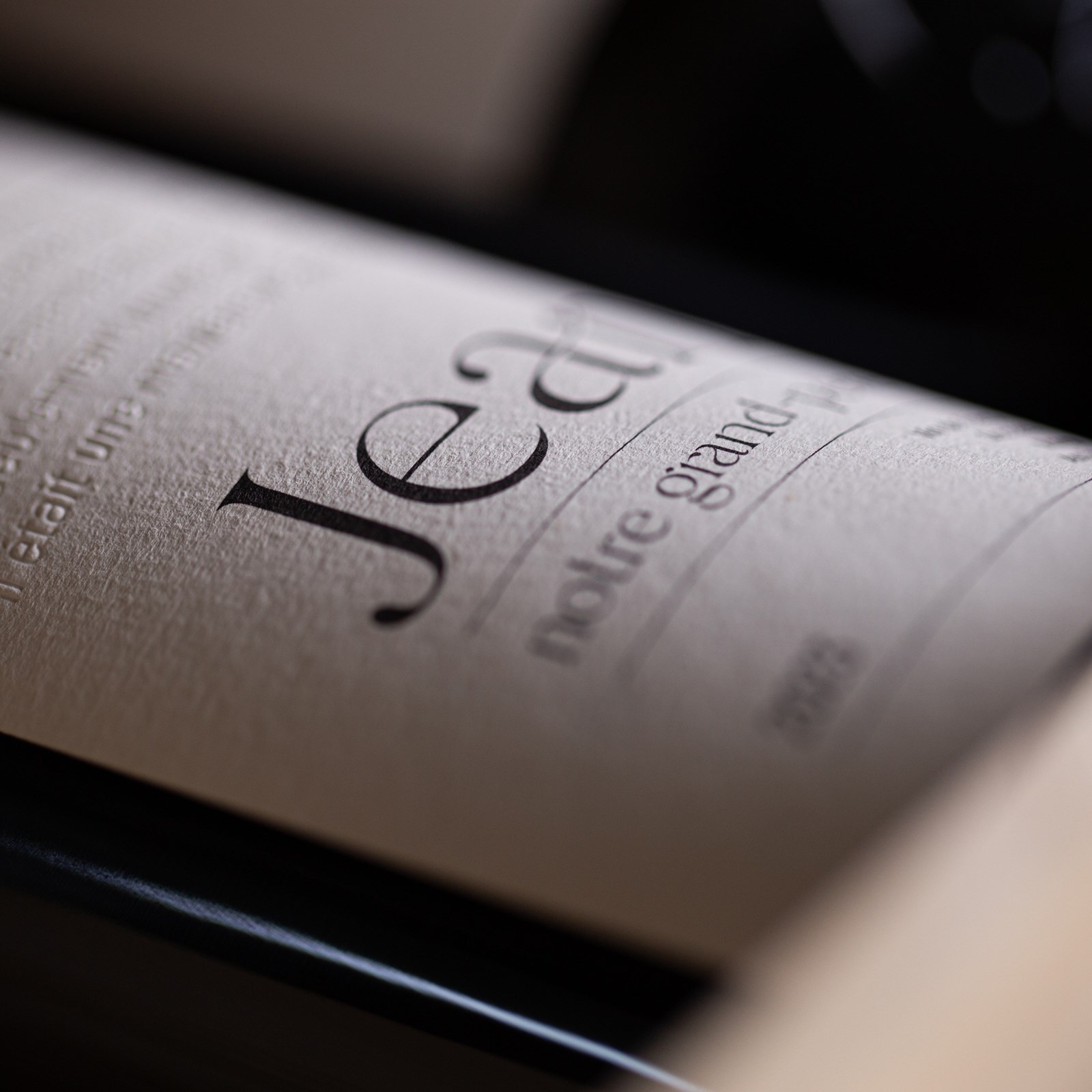 Nous croyons qu'il est possible de créer de grands vins et de grands produits en respectant la terre, le climat et les hommes.